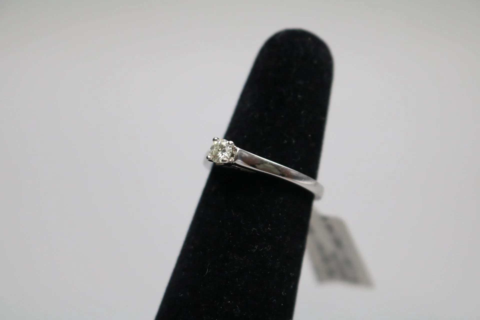 14K White Gold Solitaire Ring 0.21CTW (Size 7)