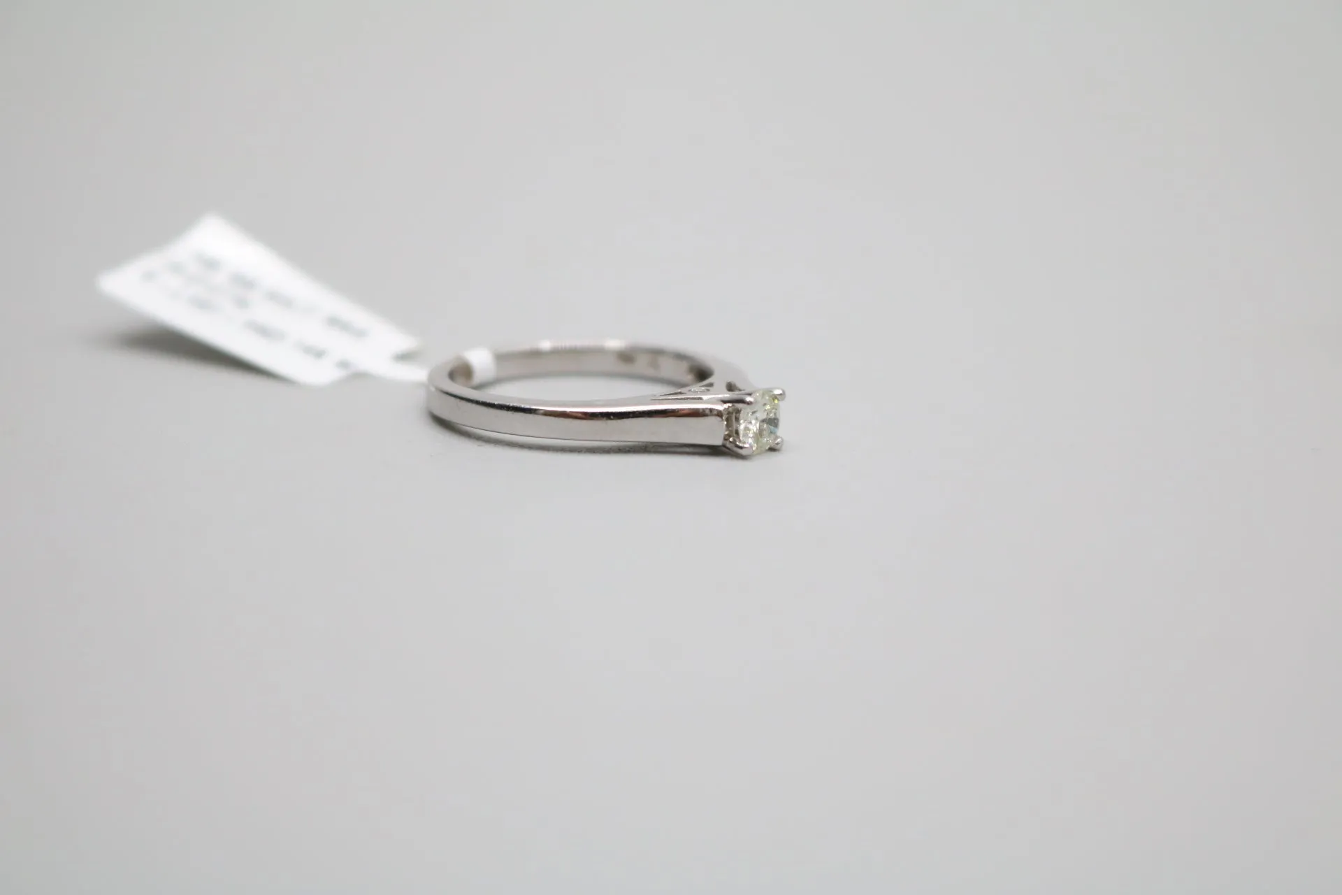 14K White Gold Solitaire Ring 0.21CTW (Size 7)