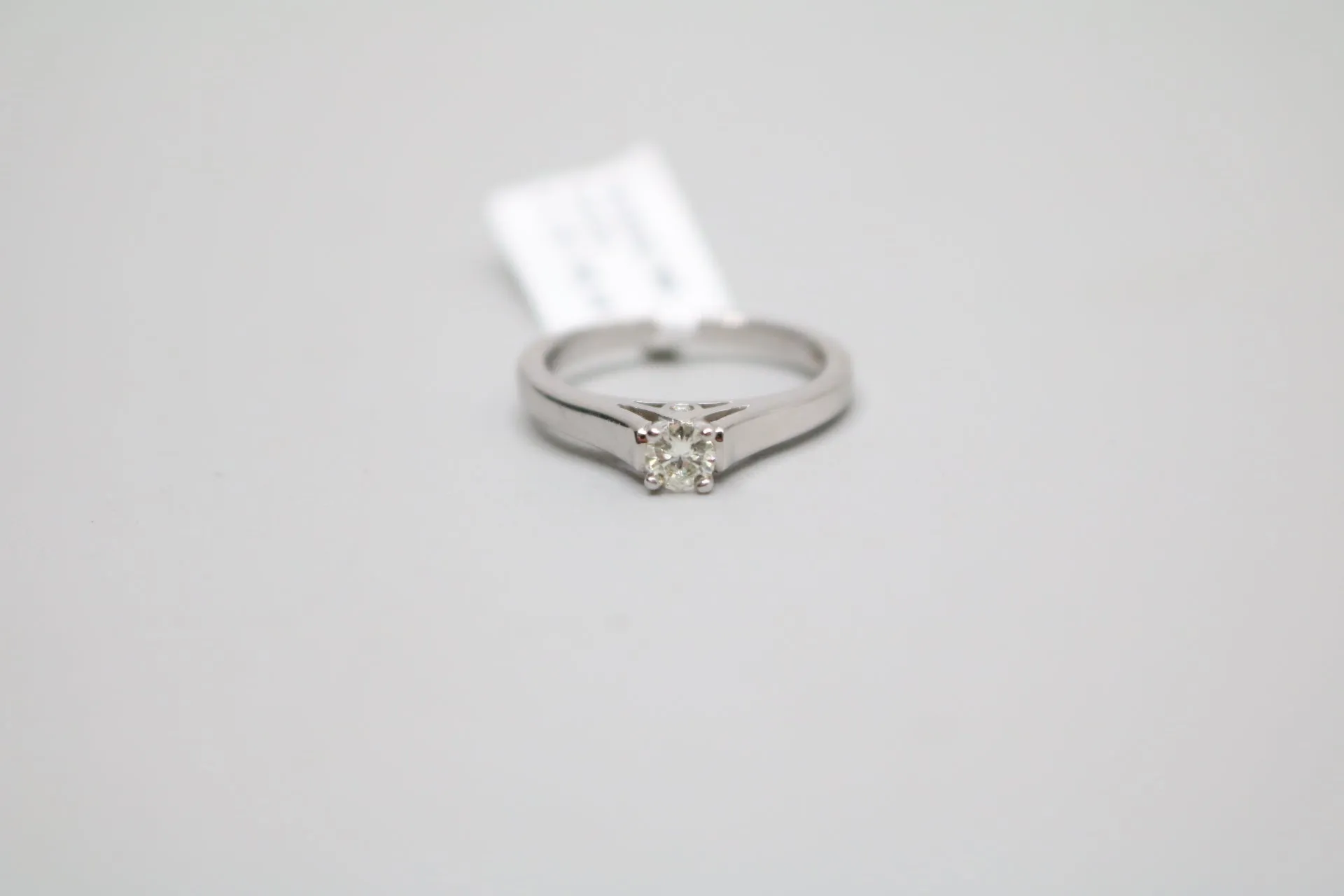 14K White Gold Solitaire Ring 0.21CTW (Size 7)